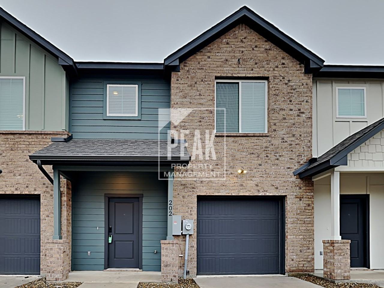 1001 Boxwood Ln - Photo 2 of 20