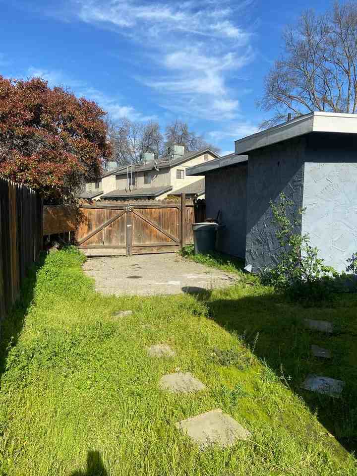 3512 - Photo 2 of 18