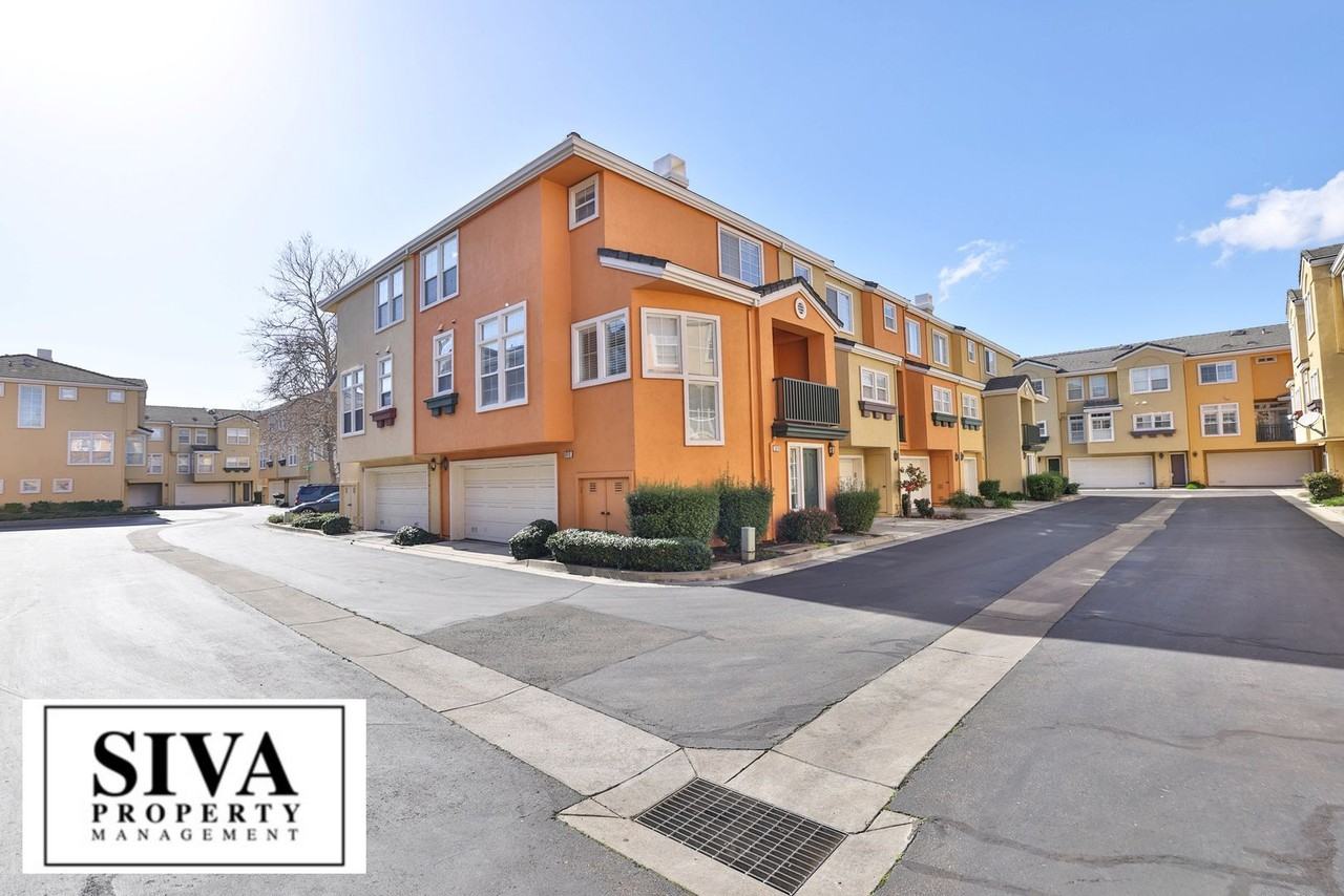 3410 Gilman Cmn - Photo 2 of 25