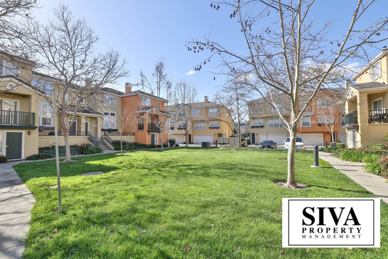 3410 Gilman Cmn - Photo 3 of 25