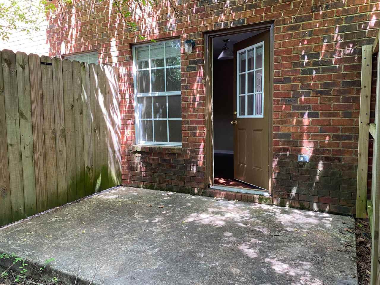 627 S Montgomery St - Photo 3 of 46