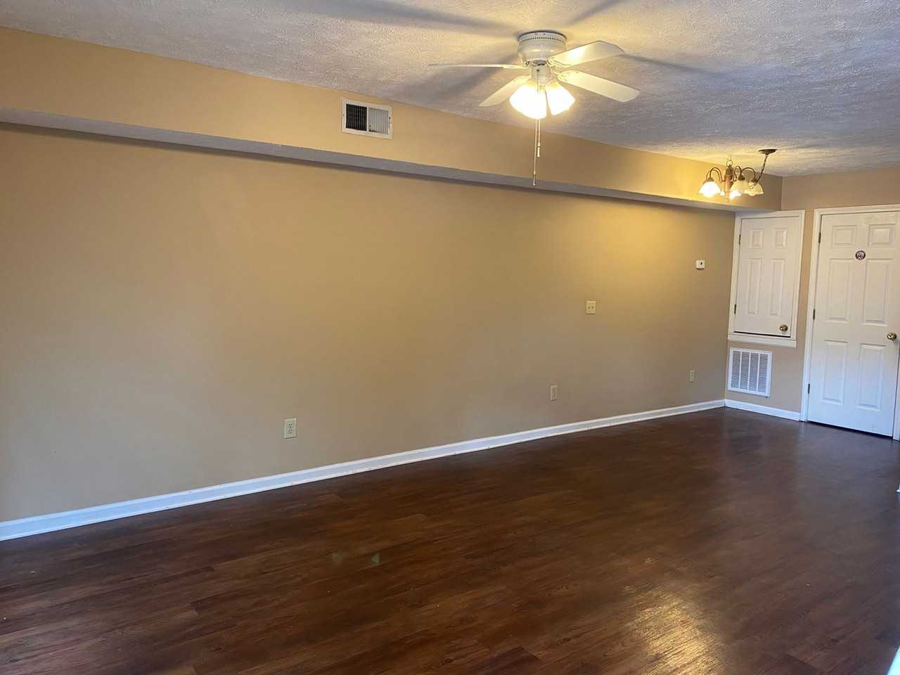 627 S Montgomery St - Photo 4 of 46