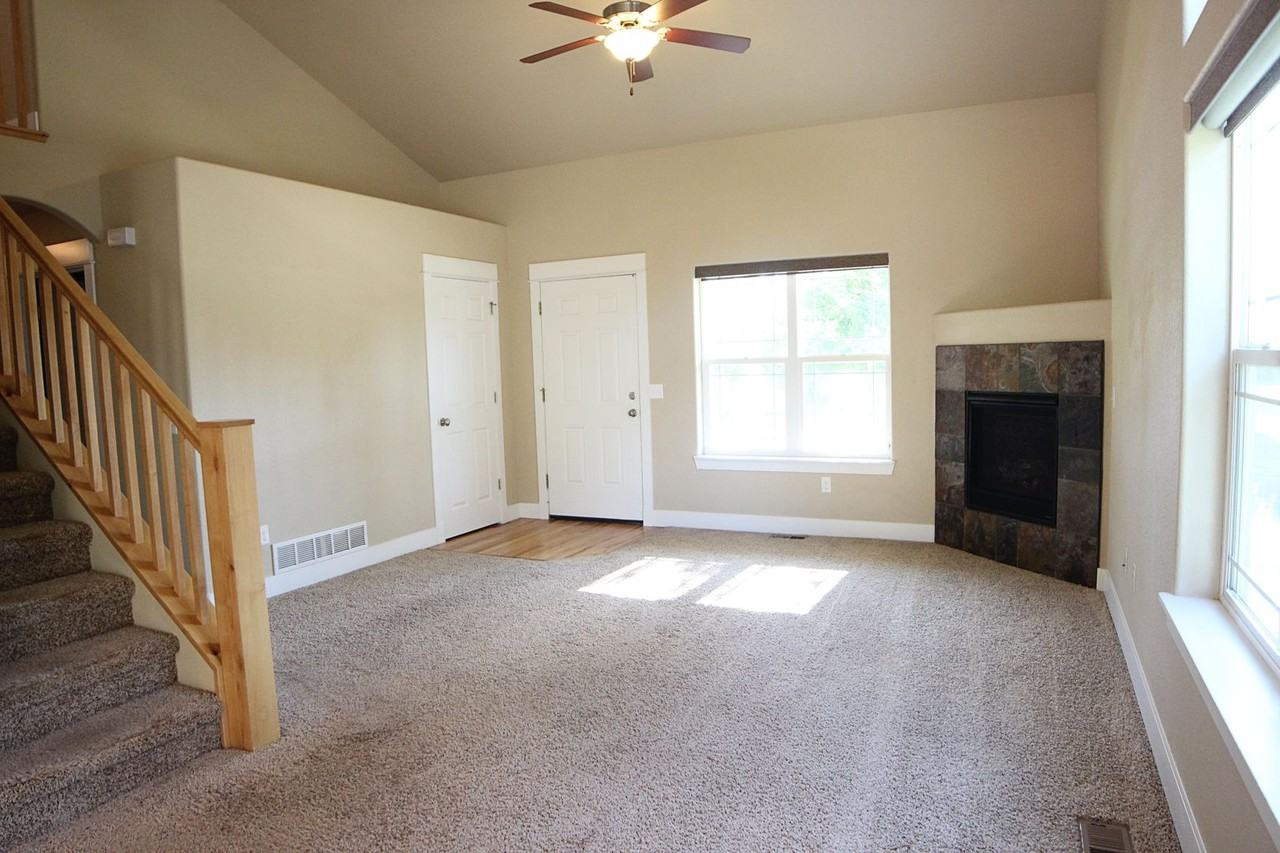 587 Ebon Pica St - Photo 3 of 15