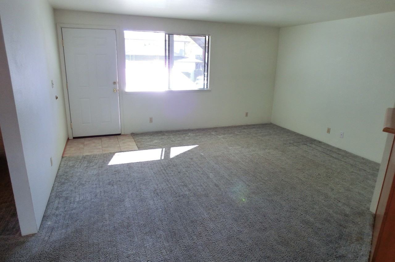 444 Ne Silverwood Pl - Photo 3 of 8