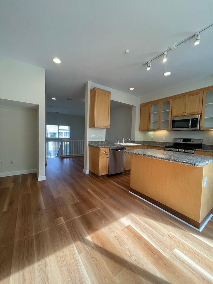 179 Stockwell Dr - Photo 2 of 14