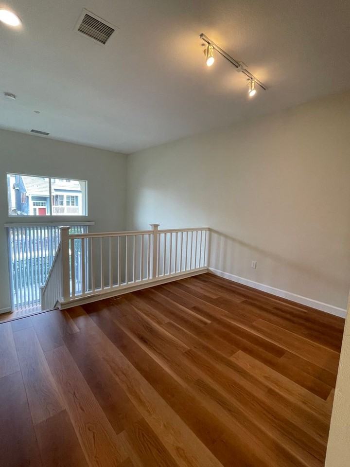 179 Stockwell Dr - Photo 3 of 14