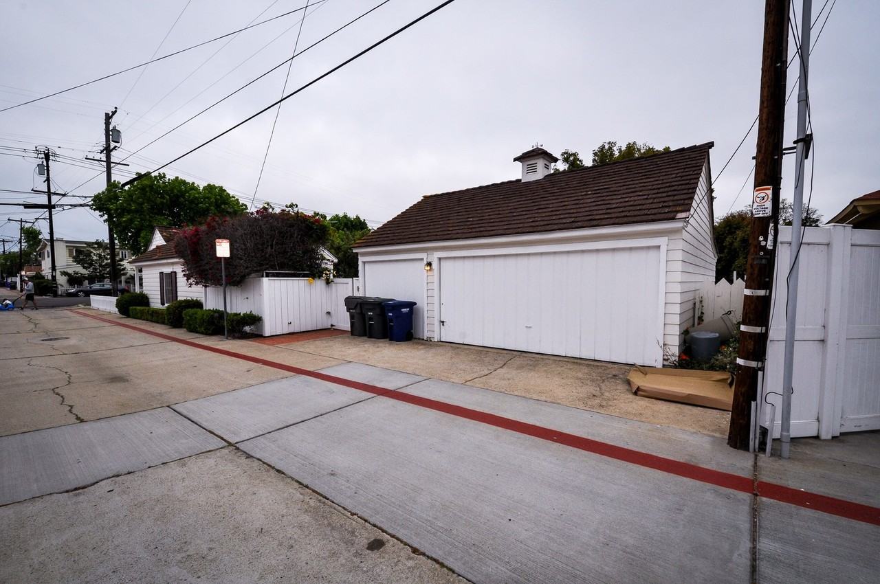 811 2nd Street - Photo 3 of 11