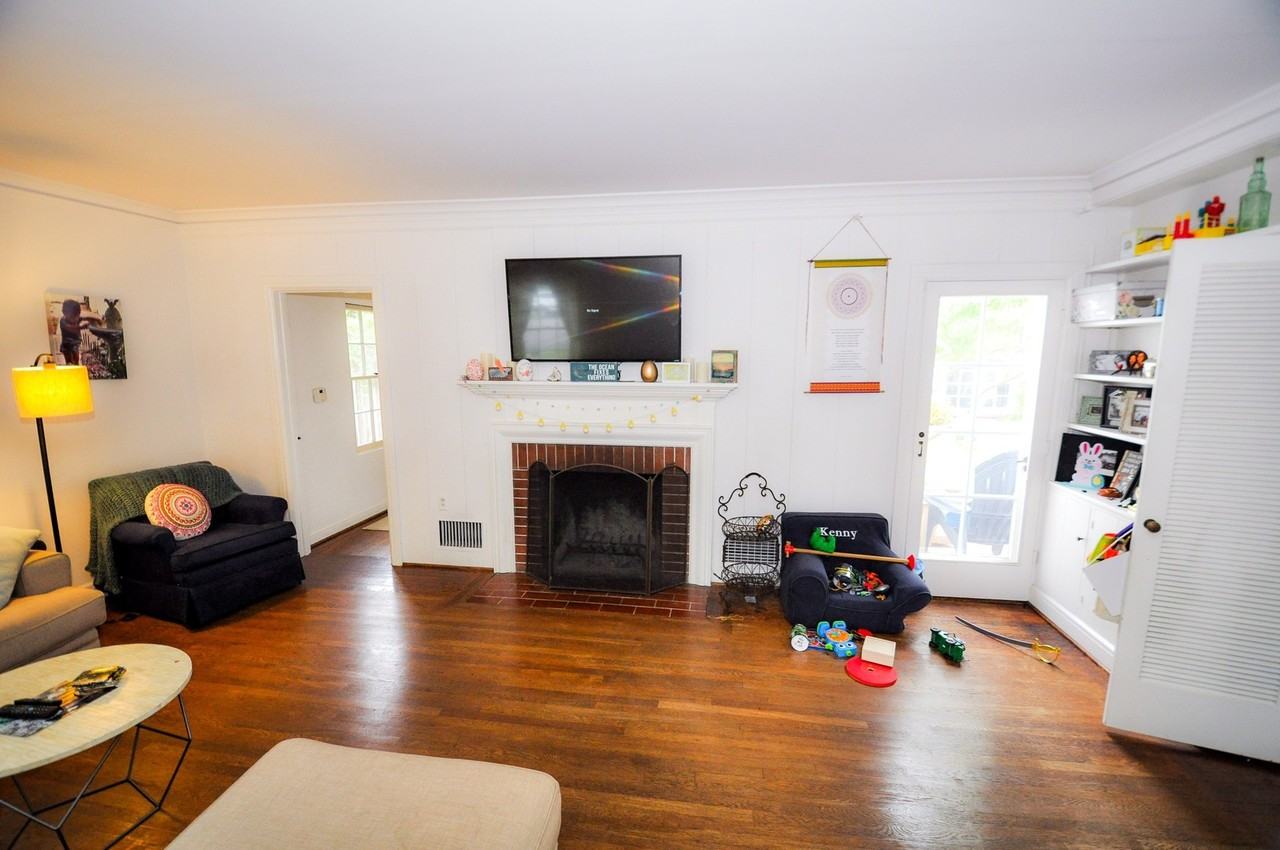 811 2nd Street - Photo 5 of 11