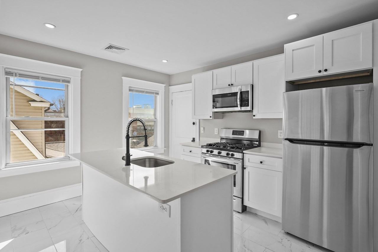 460 Eaton St #1 - Photo 3 of 30