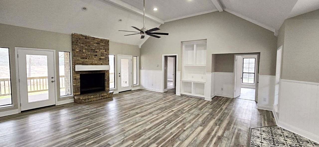 204 Lakewood Dr - Photo 2 of 10