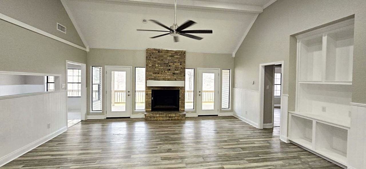 204 Lakewood Dr - Photo 3 of 10