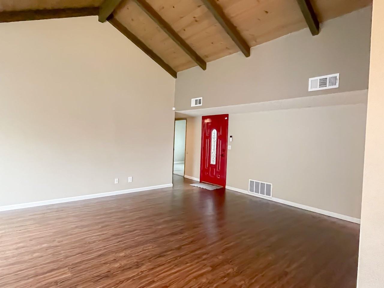 1504 Cherokee Dr - Photo 2 of 12