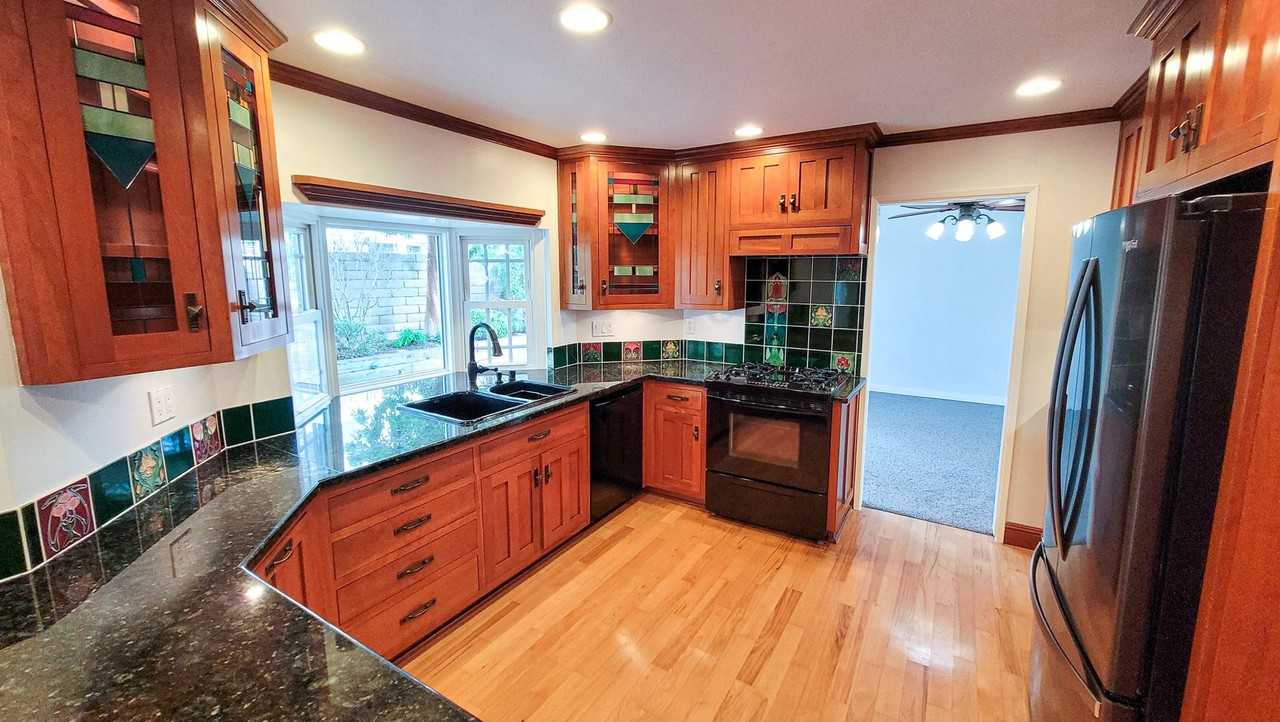 1214 Sunnyhills Ave - Photo 6 of 37