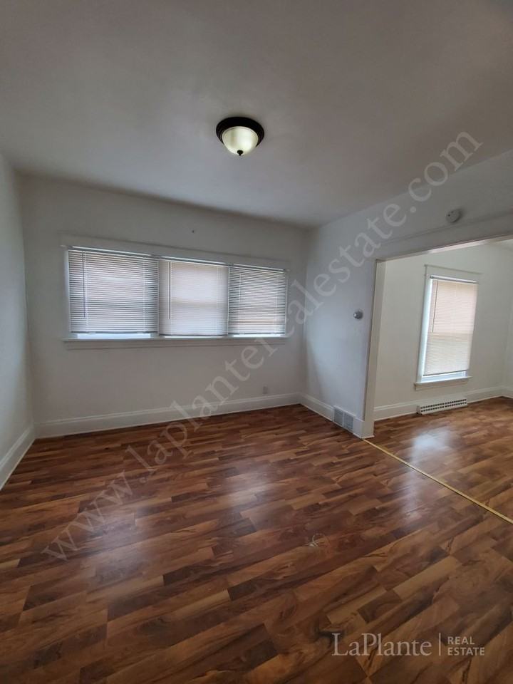 1130 Upton Ave - Photo 3 of 11