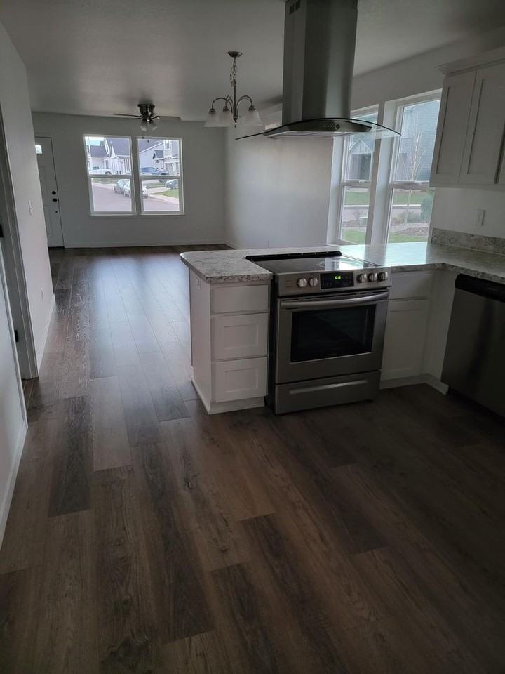 604 Roundtree Blvd - Photo 5 of 14