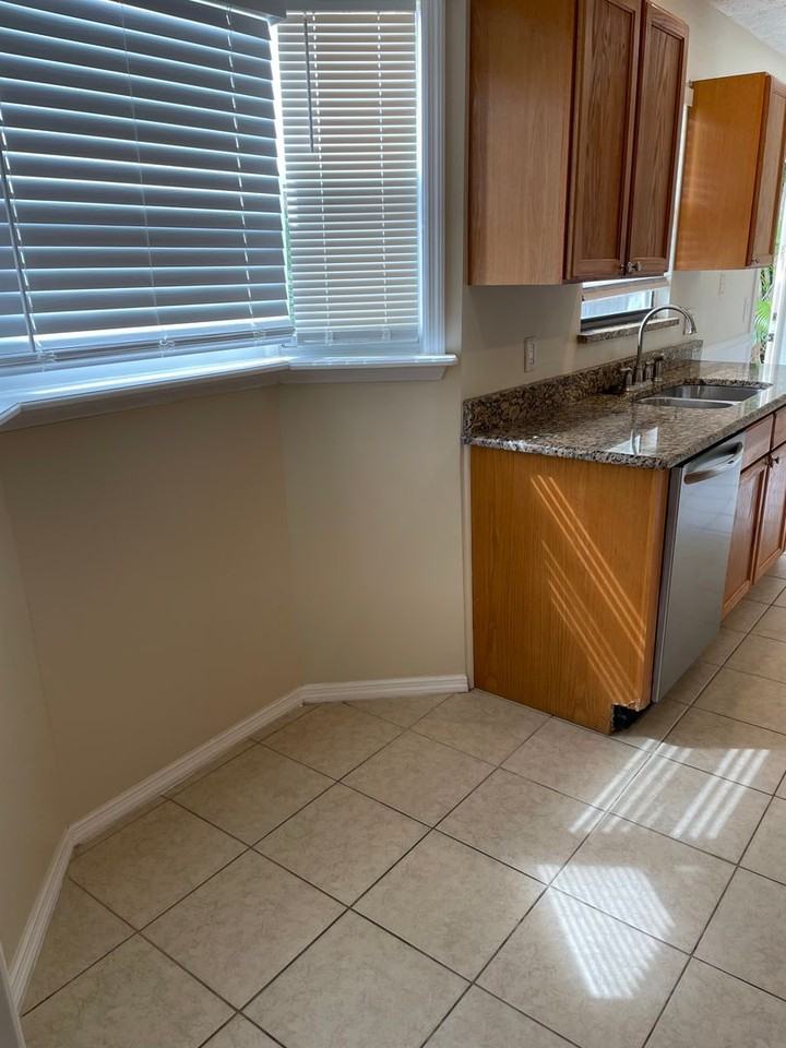 726 Ne Lanfair St - Photo 2 of 18