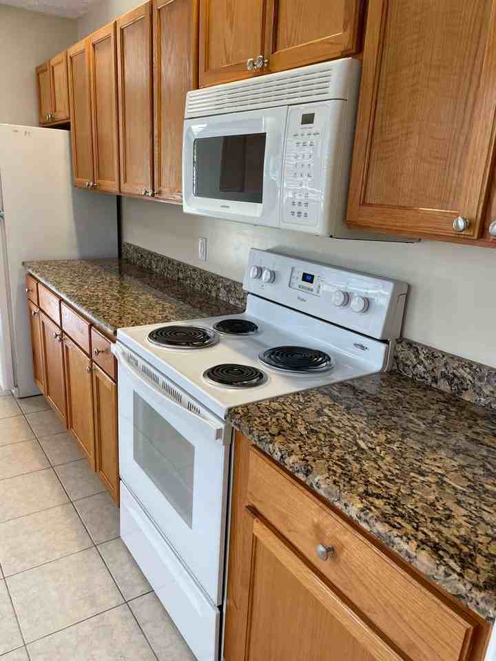 726 Ne Lanfair St - Photo 3 of 18