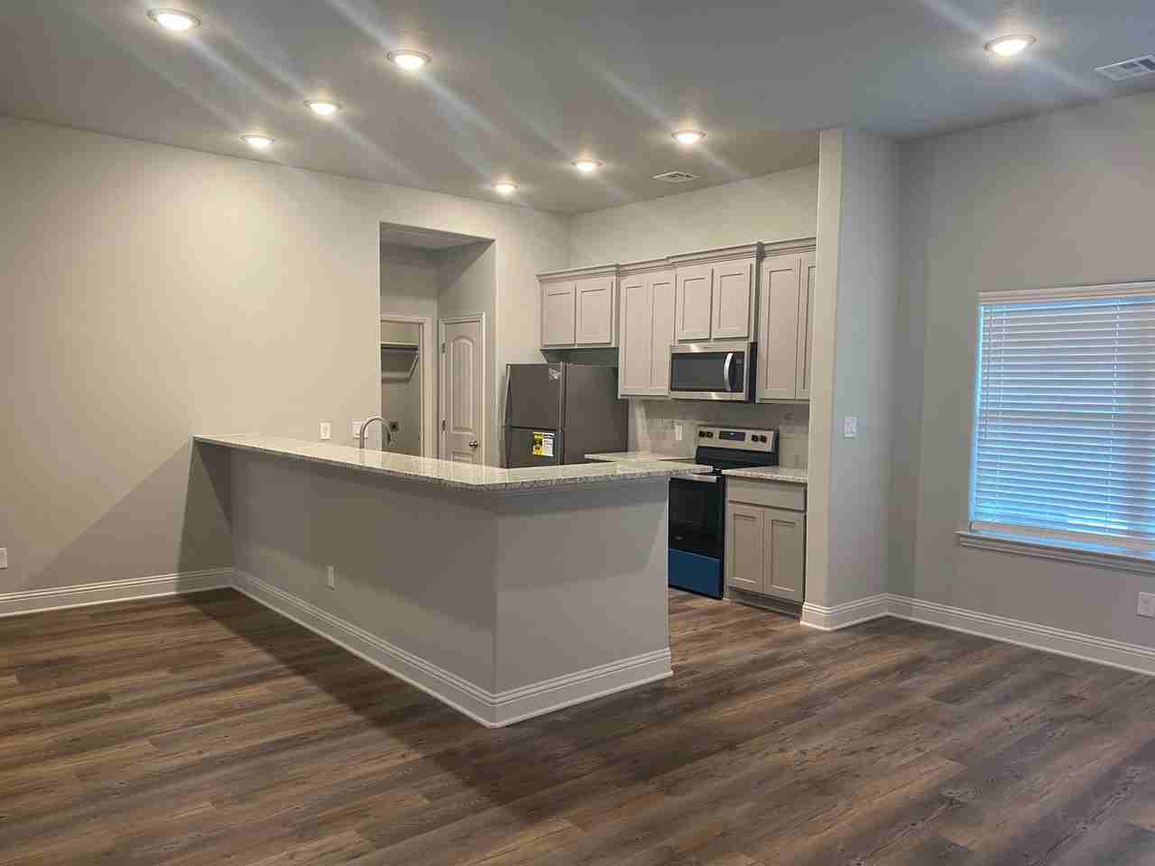 2805 Tulip Dr - Photo 3 of 14