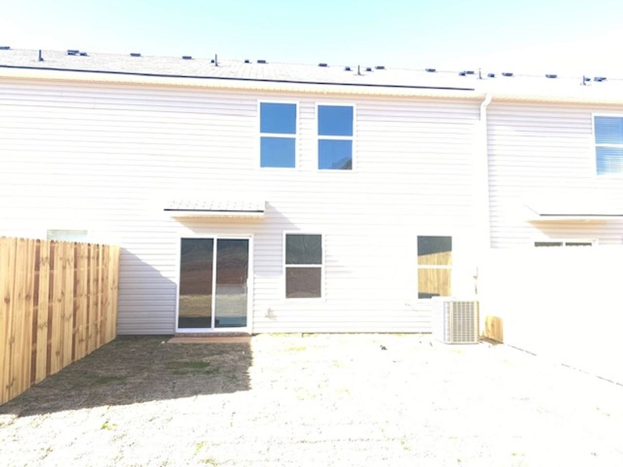 110 Marina Dr - Photo 2 of 13