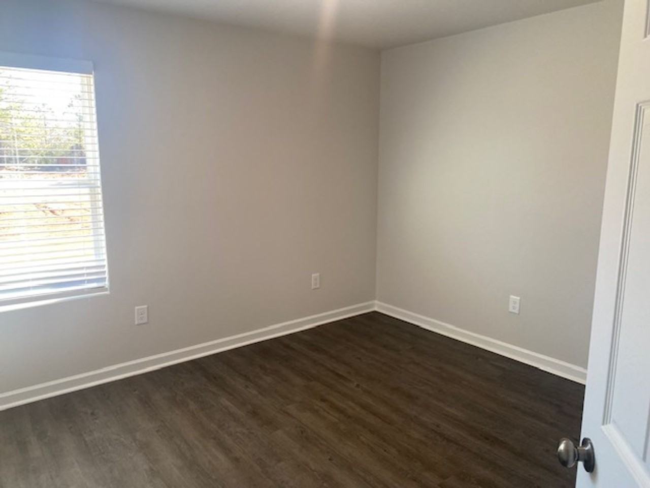104 Marina Dr - Photo 2 of 13