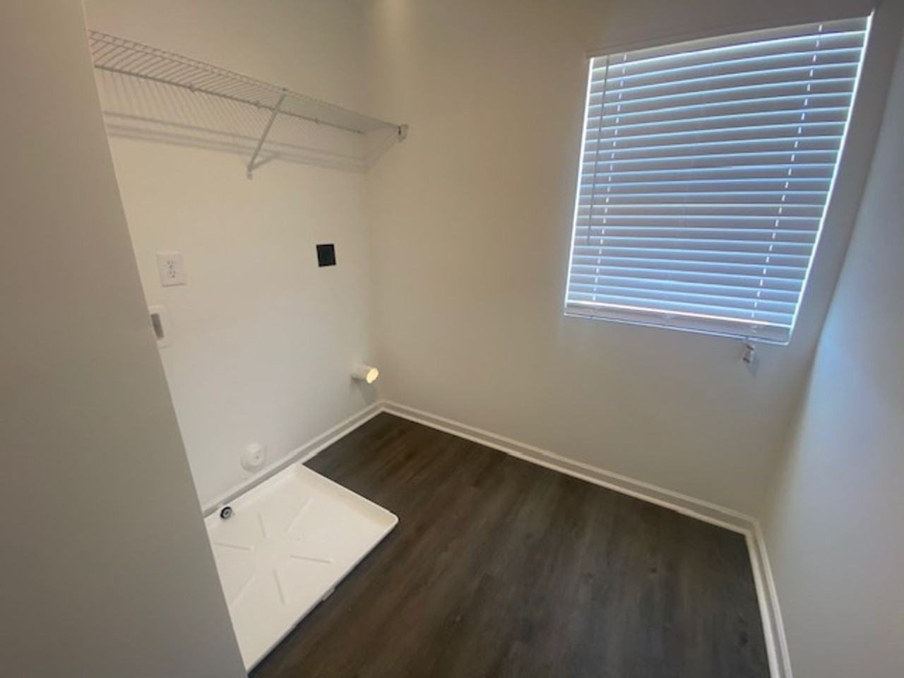 104 Marina Dr - Photo 3 of 13