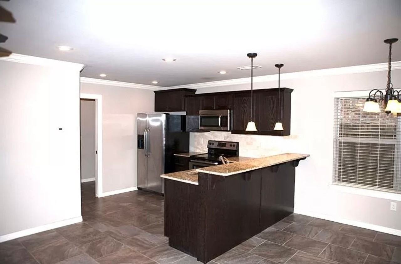 2662 N Arroyo Ave - Photo 2 of 15