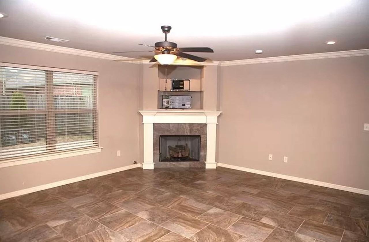 2662 N Arroyo Ave - Photo 4 of 15
