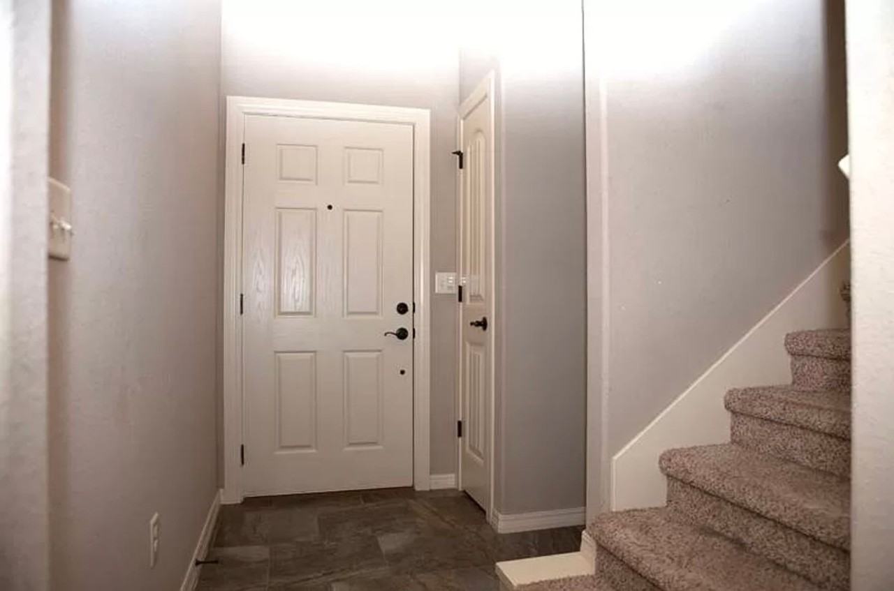 2662 N Arroyo Ave - Photo 5 of 15