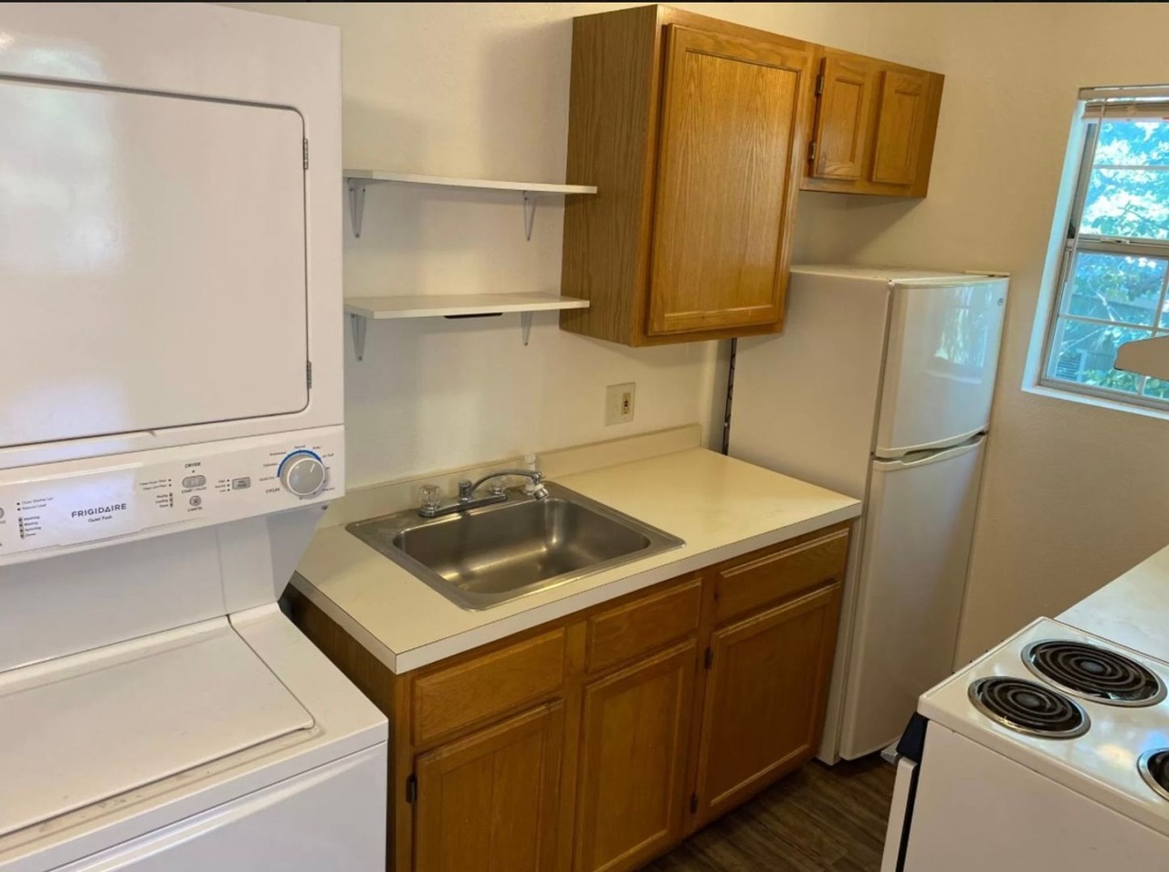 980 W Cleveland St - Photo 5 of 10