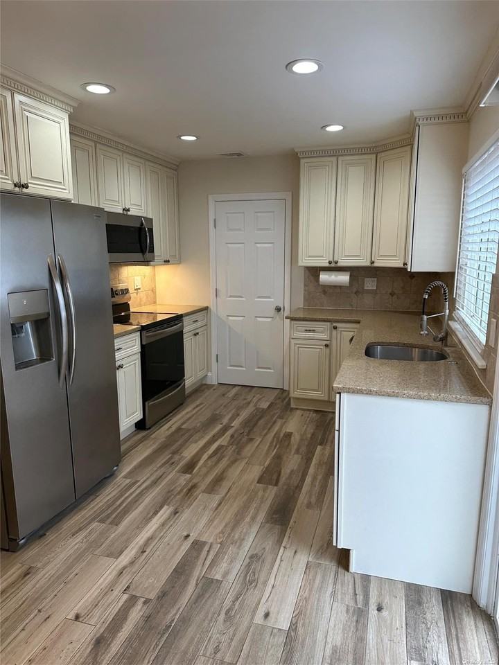 4 Hale Ln - Photo 3 of 16