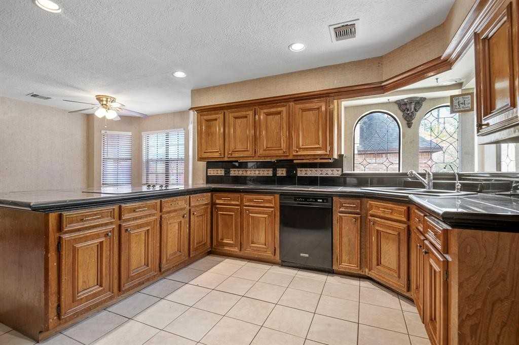 12203 Normont Dr - Photo 3 of 41