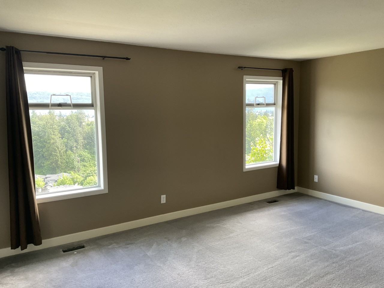 2225 Mountain Dr - Photo 2 of 12