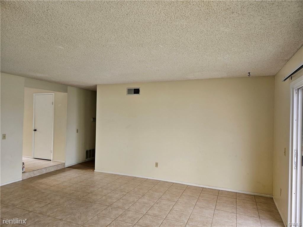 16843 Royal View Rd - Photo 3 of 10