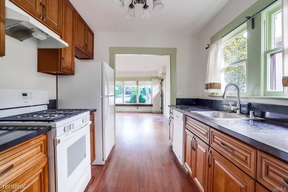 90 S Hermosa Ave - Photo 2 of 11