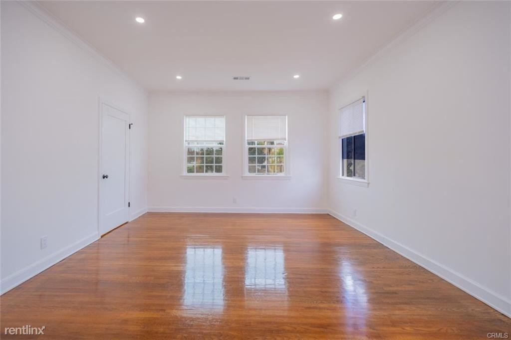 418 N Hill Ave #3 - Photo 2 of 10