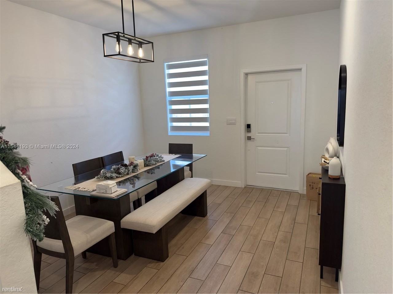 1842 Se 7th Ter #1842 - Photo 2 of 30