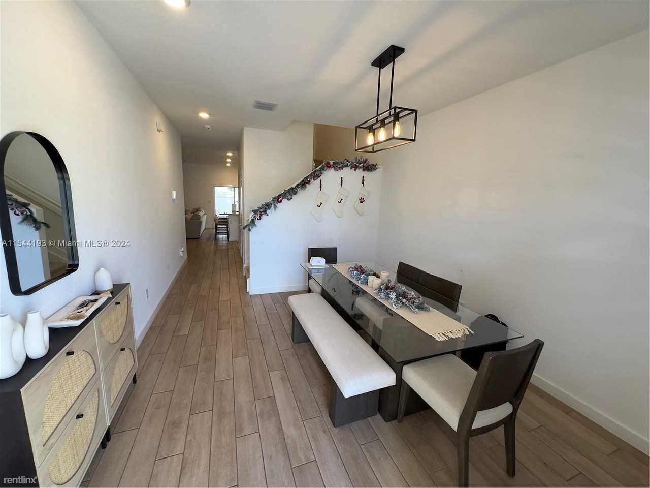 1842 Se 7th Ter #1842 - Photo 3 of 30