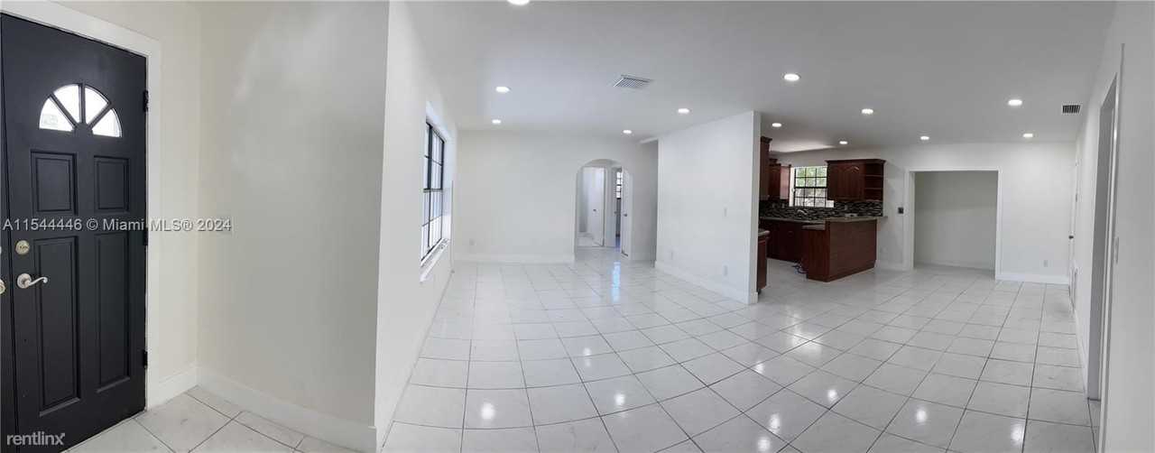 20620 Sw 117th Ave - Photo 3 of 10