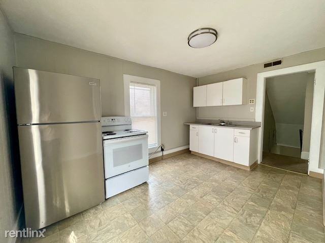 202 Taylor St - Photo 2 of 4
