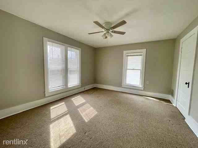 202 Taylor St - Photo 3 of 4