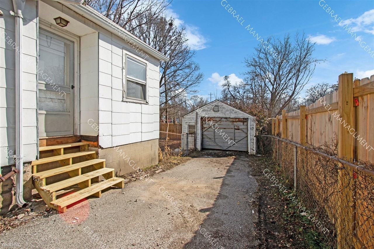 1654 Indiana Ave - Photo 2 of 11