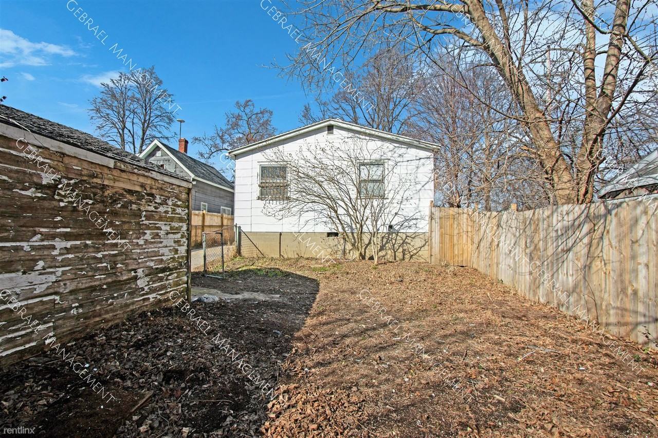 1654 Indiana Ave - Photo 3 of 11