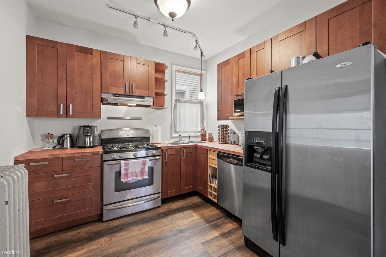 2727 Dupont Ave S - Photo 3 of 22
