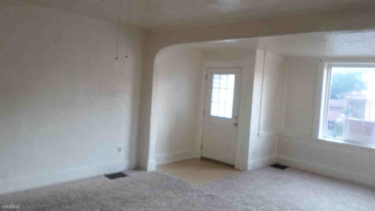 125 N Chestnut St - Photo 3 of 24