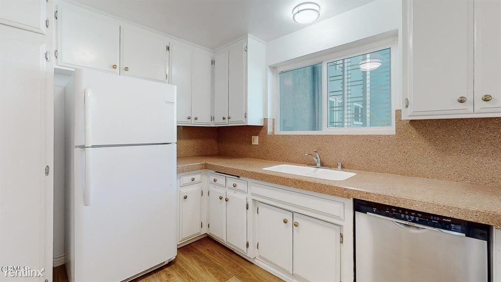 1520 Spruce St #9 - Photo 3 of 11