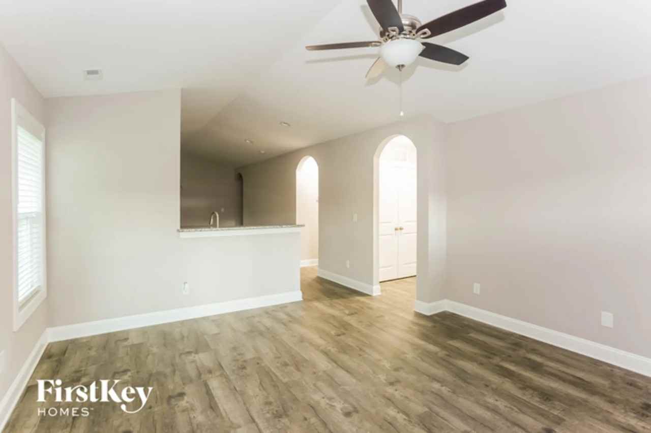 216 Parkway Ave Nw - Photo 3 of 8