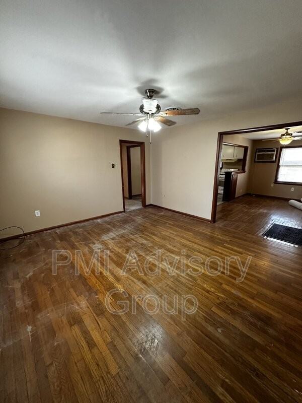 717 Lord St - Photo 2 of 13