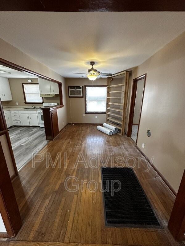 717 Lord St - Photo 3 of 13