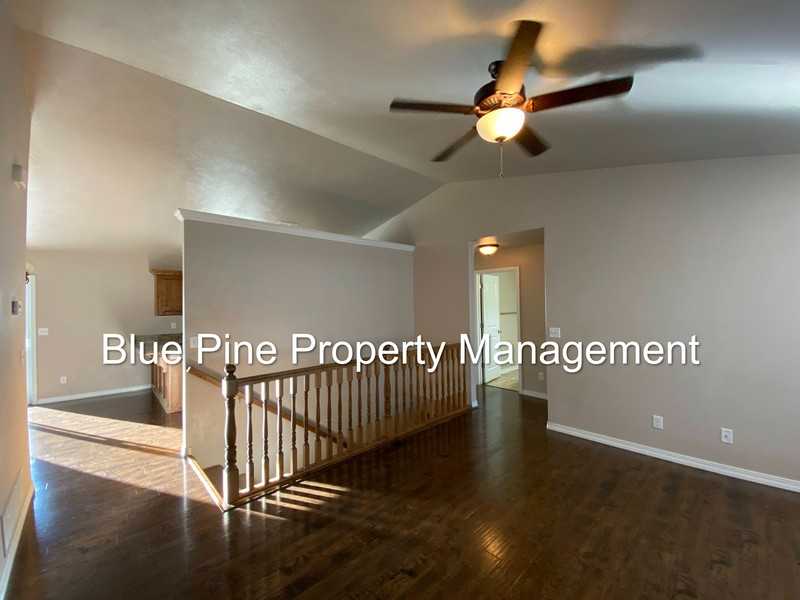 2915 Sunlight Dr - Photo 4 of 20