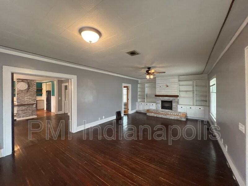 6337 N Main St - Photo 3 of 31